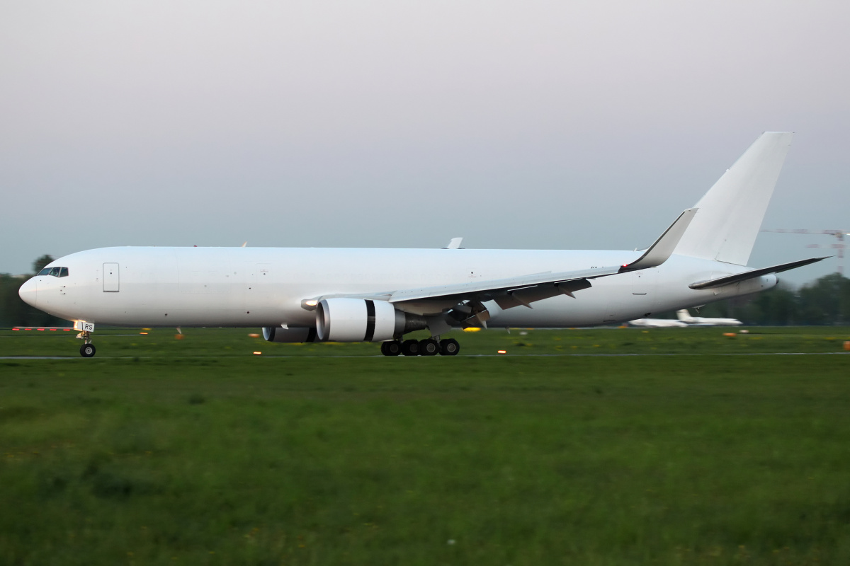 BCF, OY-SRS, Maersk Star Air (Samoloty » Spotting na EPWA » Boeing 767-300F)