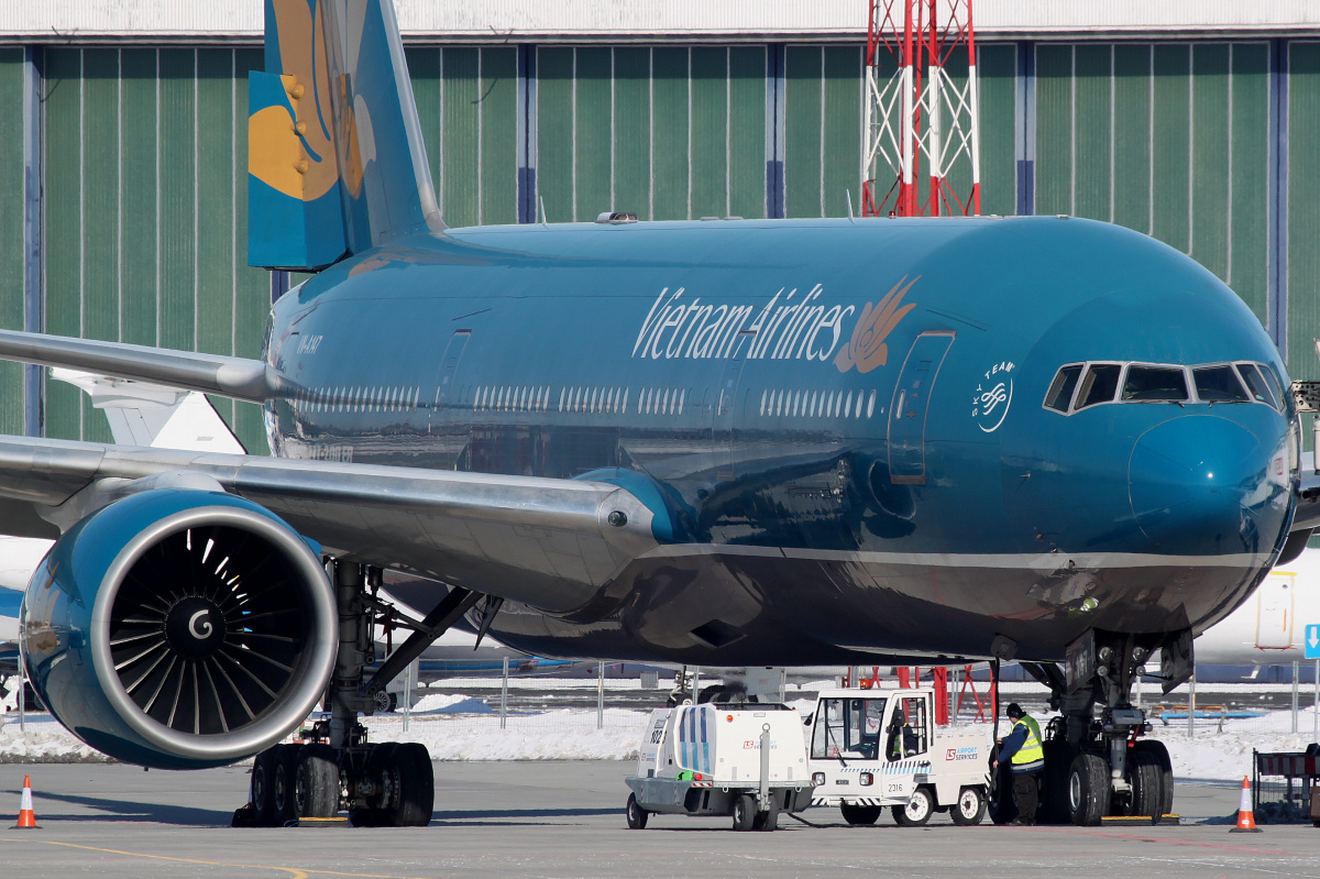 VN-A147, Vietnam Airlines (Aircraft » EPWA Spotting » Boeing 777-200 and 200ER)