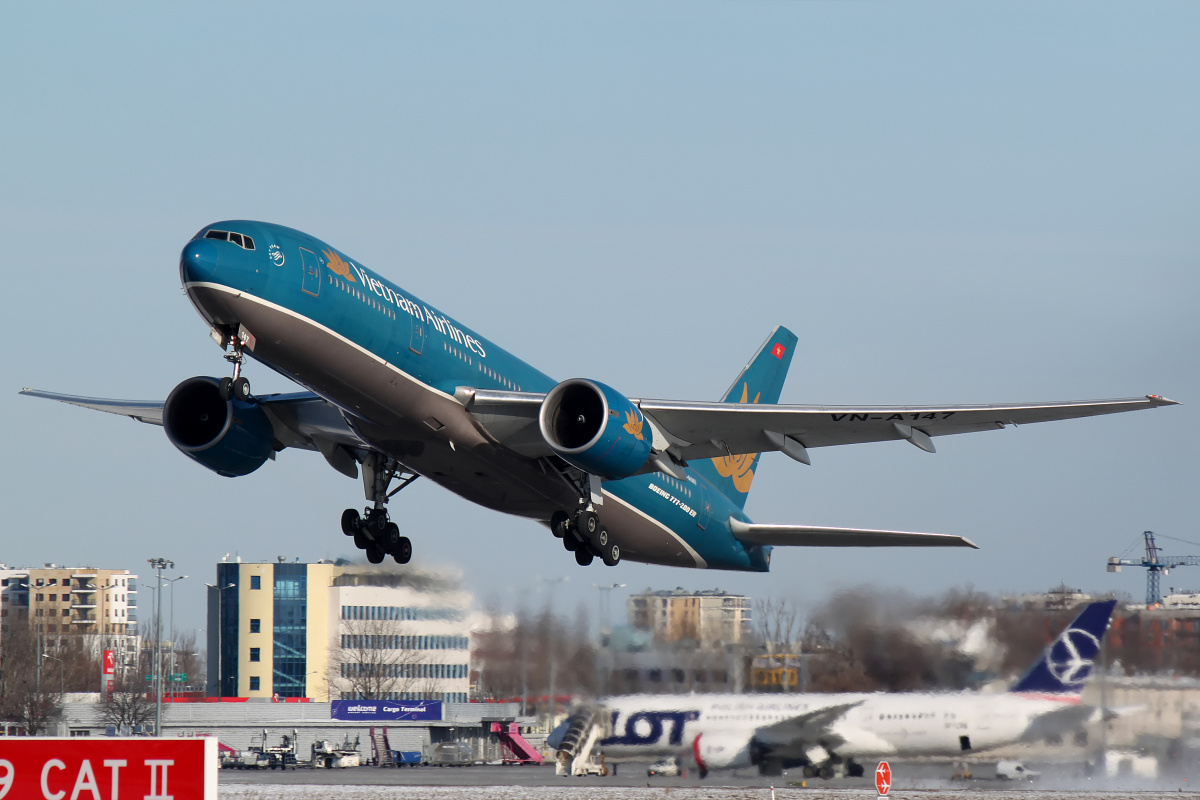 VN-A147, Vietnam Airlines (Samoloty » Spotting na EPWA » Boeing 777-200 i 200ER)