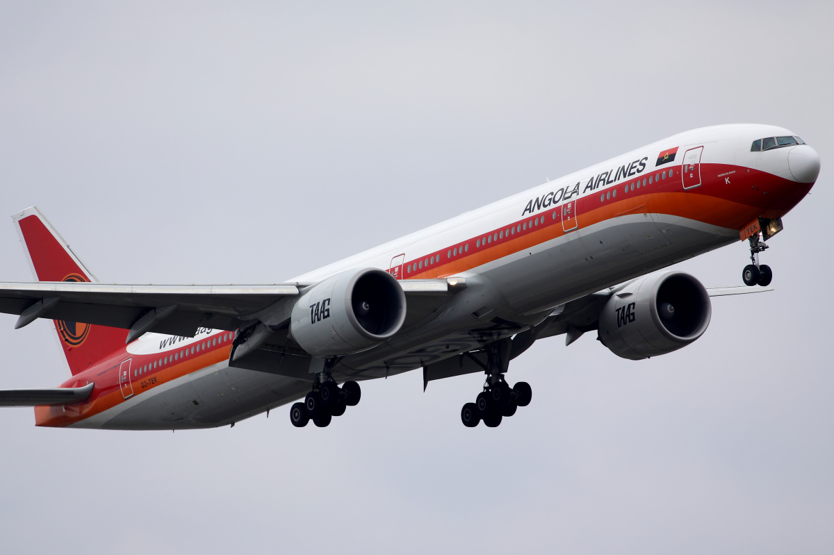 D2-TEK, TAAG Angola Airlines (Aircraft » EPWA Spotting » Boeing 777-300ER)