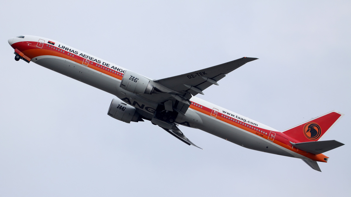 D2-TEK, TAAG Angola Airlines (Samoloty » Spotting na EPWA » Boeing 777-300ER)