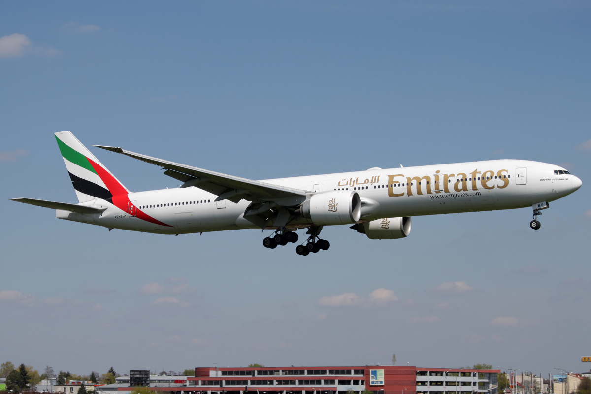 A6-EBV (Aircraft » EPWA Spotting » Boeing 777-300ER » Emirates)