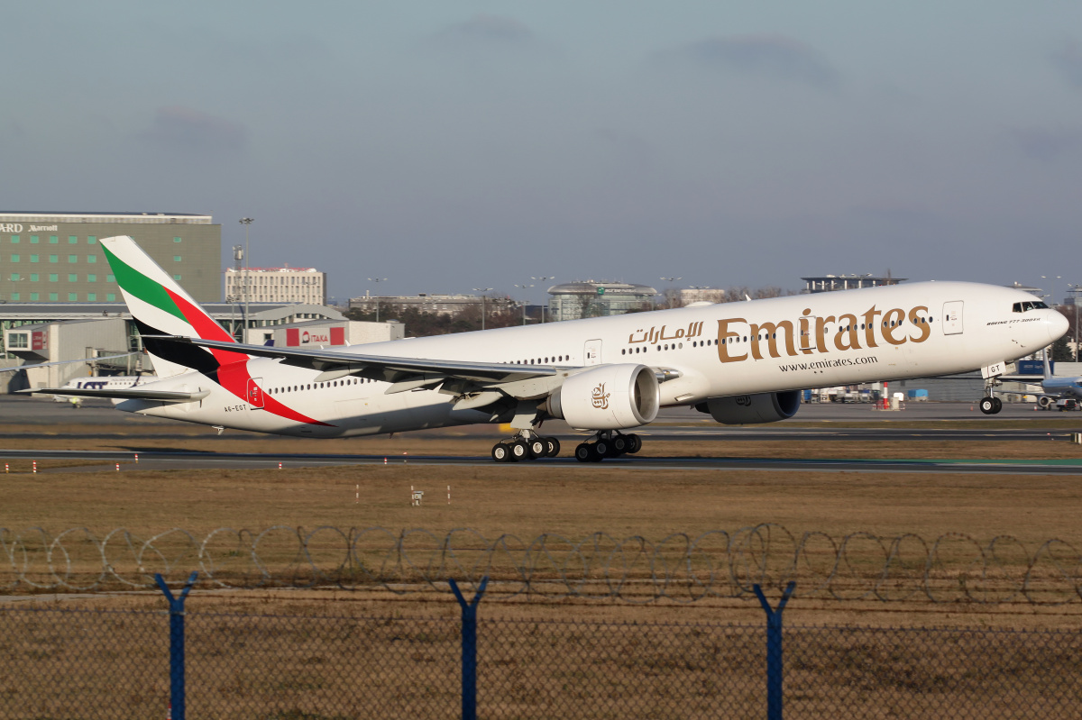 A6-EGT (Aircraft » EPWA Spotting » Boeing 777-300ER » Emirates)