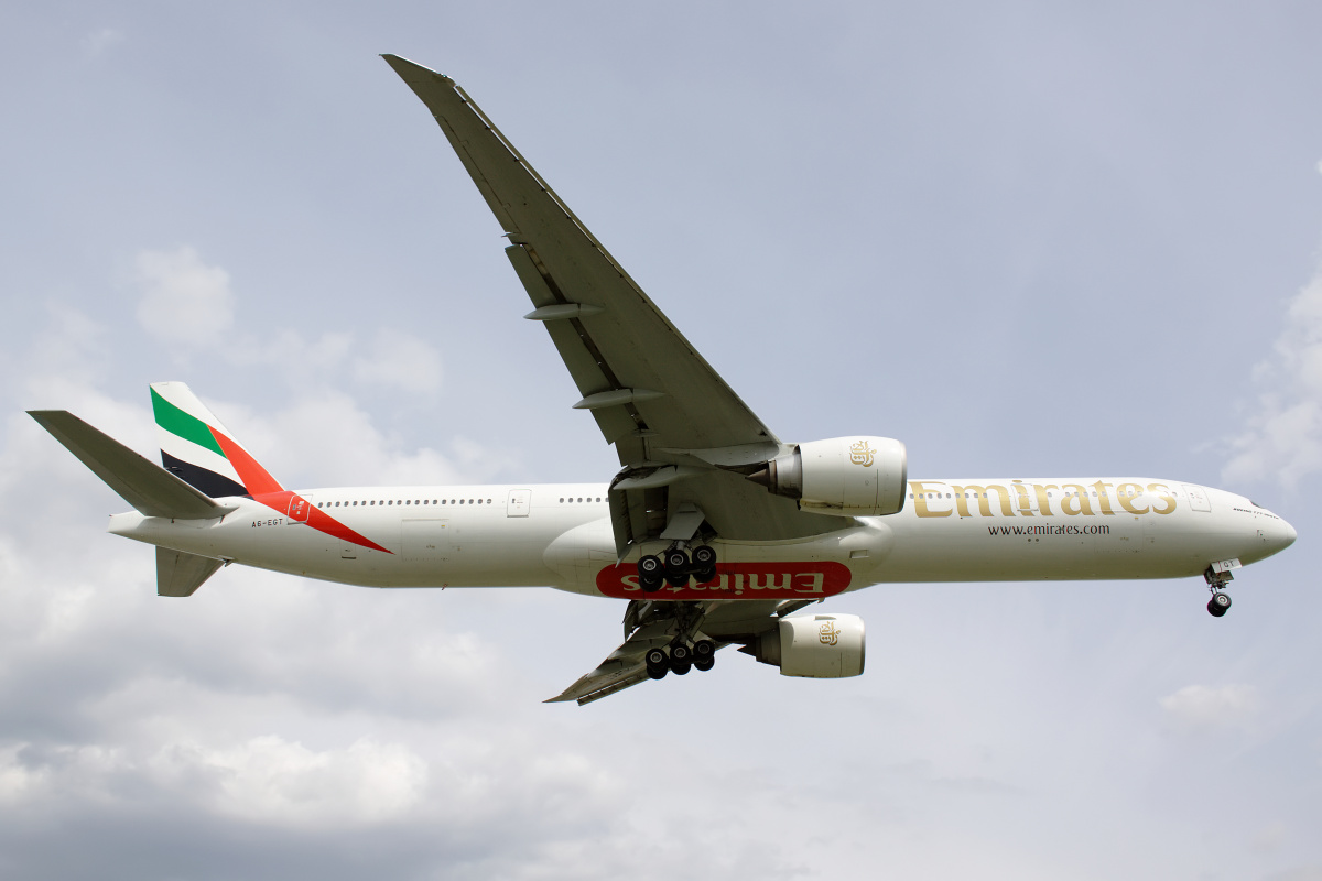 A6-EGT (Aircraft » EPWA Spotting » Boeing 777-300ER » Emirates)