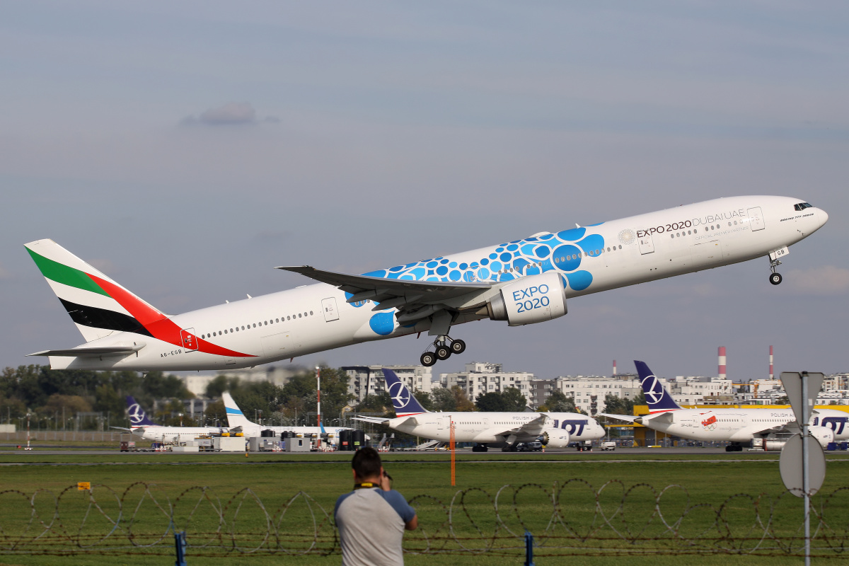 A6-EGB (malowanie EXPO 2020 Dubaj - Mobilność) (Samoloty » Spotting na EPWA » Boeing 777-300ER » Emirates)