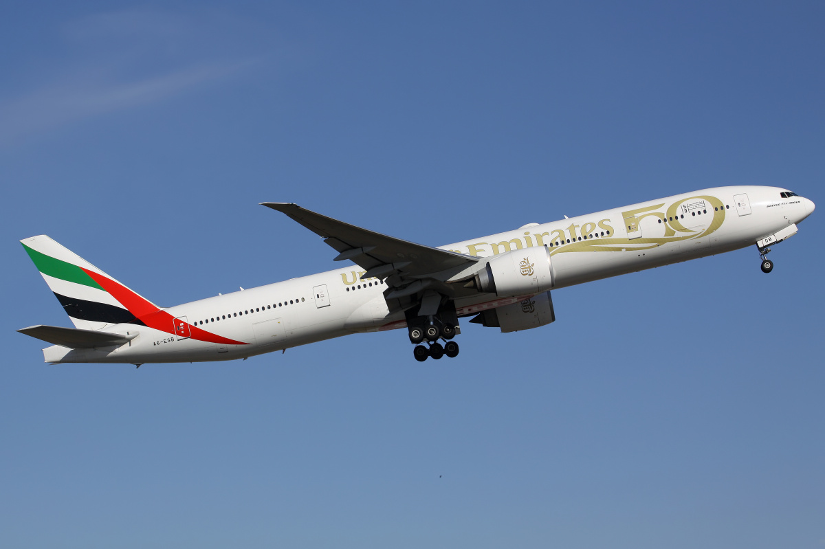 A6-EGB (malowanie Rok Pięćdziesięciolecia) (Samoloty » Spotting na EPWA » Boeing 777-300ER » Emirates)