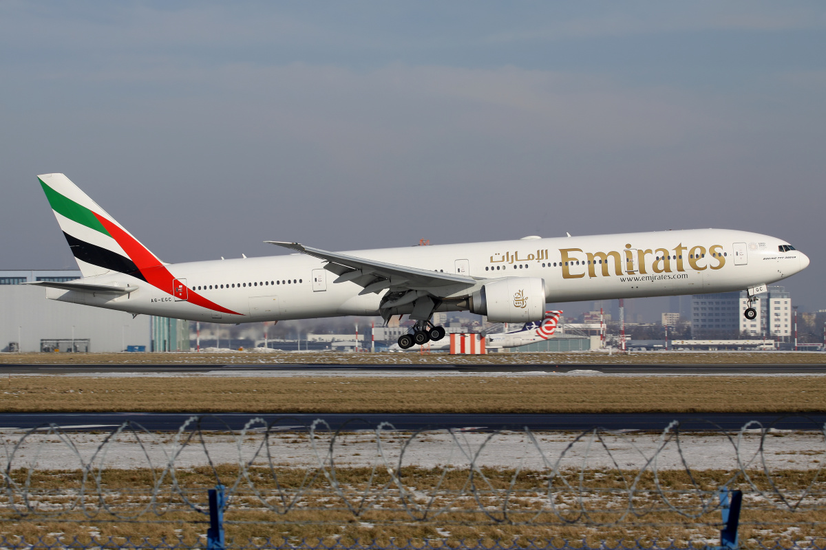 A6-EGC (naklejka EXPO 2020 Dubaj) (Samoloty » Spotting na EPWA » Boeing 777-300ER » Emirates)