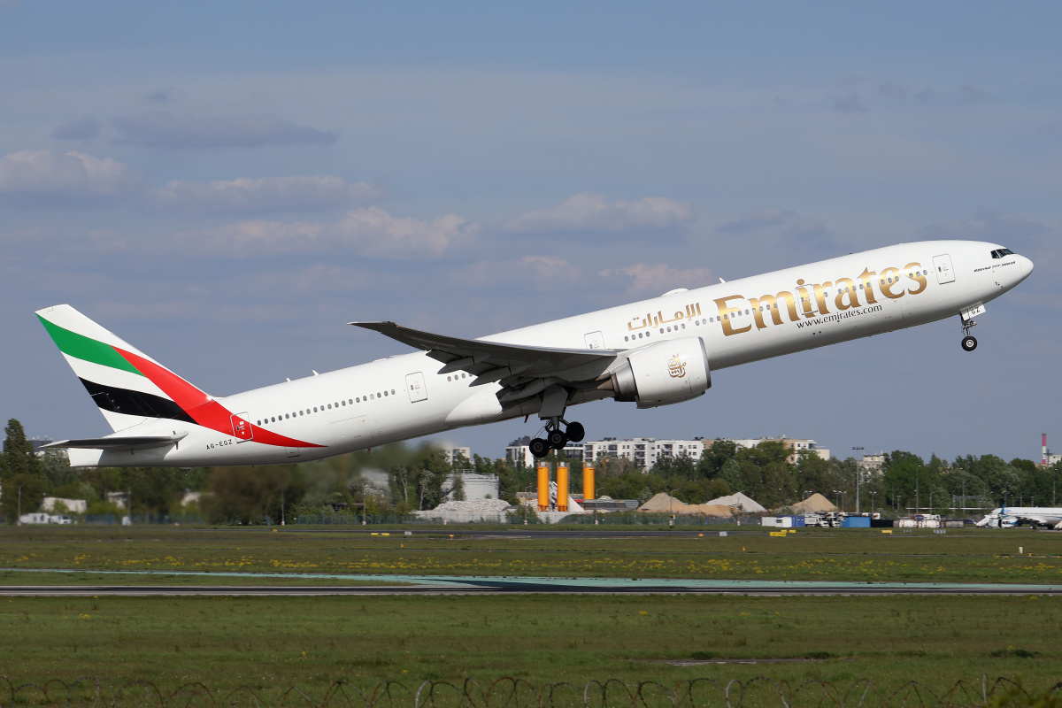 A6-EGZ (Aircraft » EPWA Spotting » Boeing 777-300ER » Emirates)