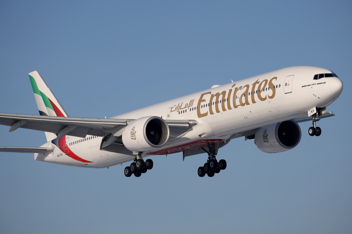 A6-ENV (uaktualnione malowanie) (Samoloty » Spotting na EPWA » Boeing 777-300ER » Emirates)
