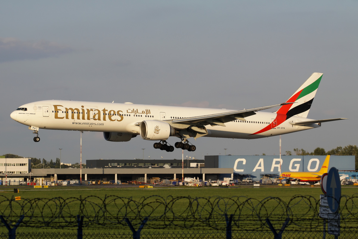 A6-EPA ("EXPO 2020 Dubai"sticker) (Aircraft » EPWA Spotting » Boeing 777-300ER » Emirates)