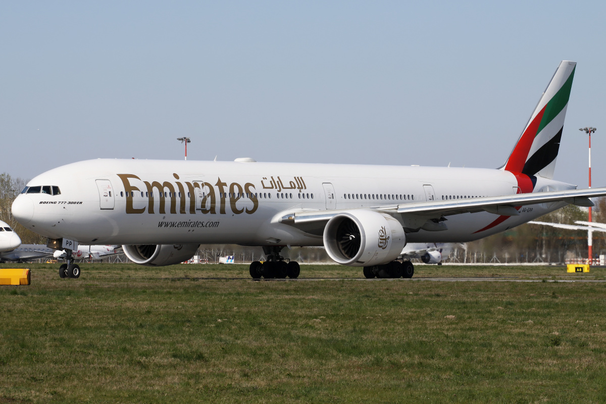 A6-EPP (Aircraft » EPWA Spotting » Boeing 777-300ER » Emirates)