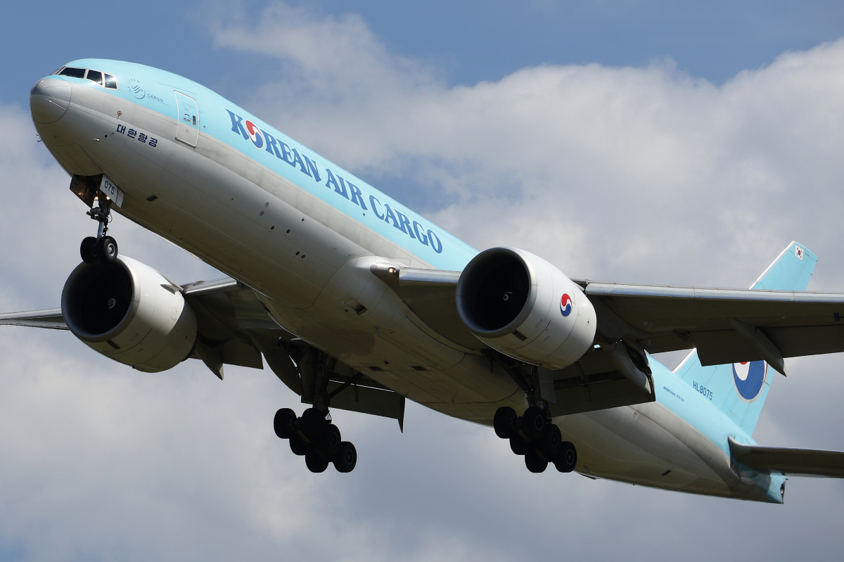 HL8075, Korean Air Cargo (Aircraft » EPWA Spotting » Boeing 777F)