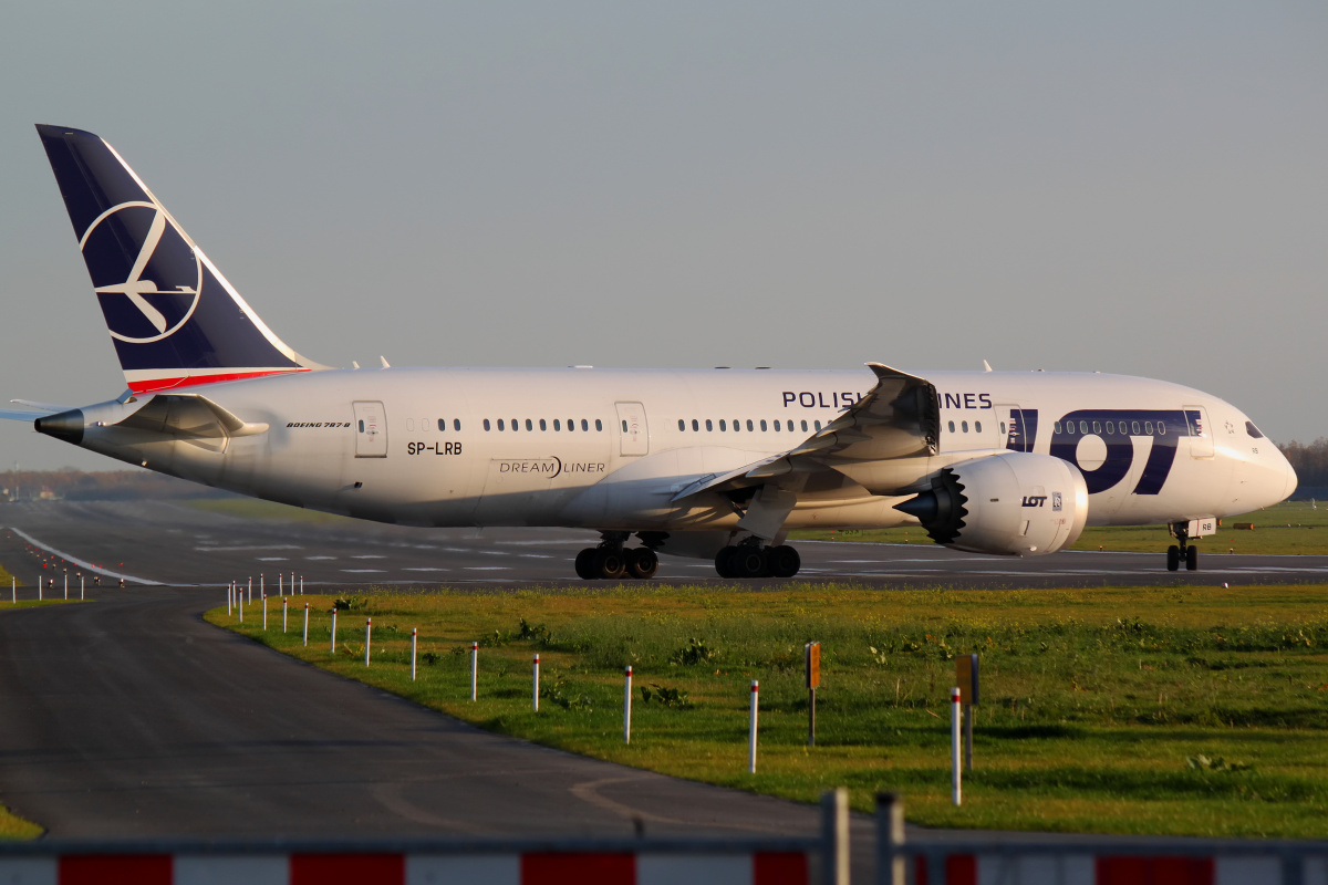 SP-LRB (Samoloty » Spotting na EPWA » Boeing 787-8 Dreamliner » Polskie Linie Lotnicze LOT)