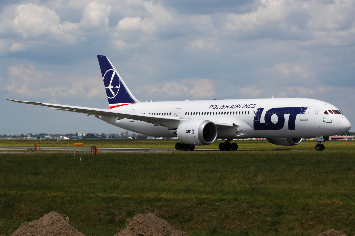 SP-LRF (Samoloty » Spotting na EPWA » Boeing 787-8 Dreamliner » Polskie Linie Lotnicze LOT)