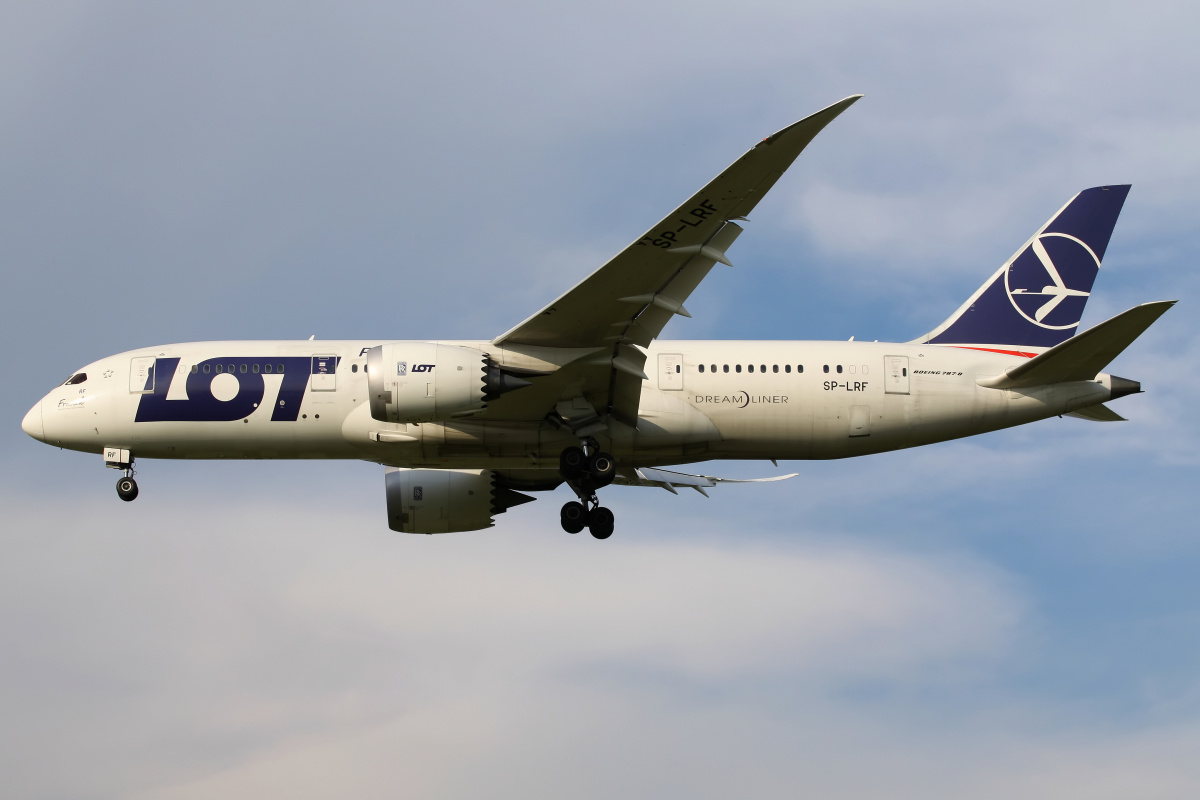 SP-LRF (Samoloty » Spotting na EPWA » Boeing 787-8 Dreamliner » Polskie Linie Lotnicze LOT)