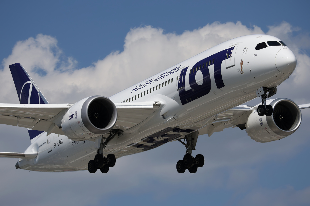 SP-LRG (updated livery) (Aircraft » EPWA Spotting » Boeing 787-8 Dreamliner » LOT Polish Airlines)