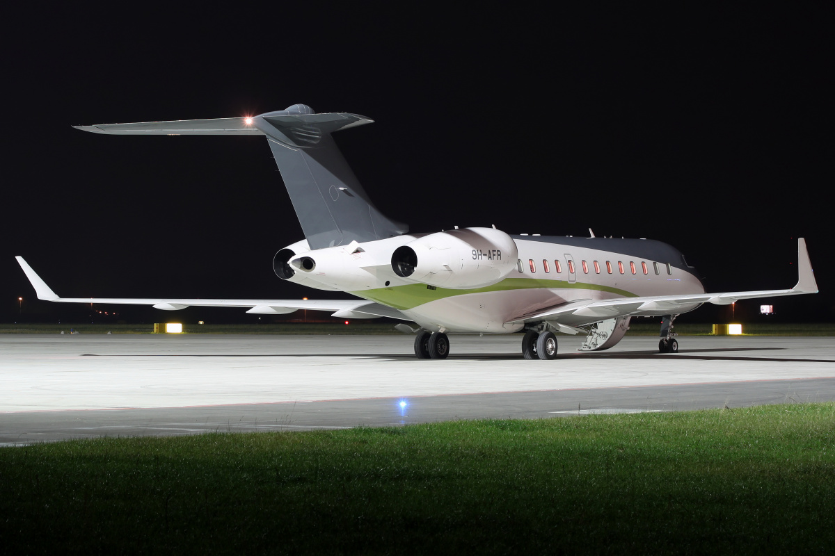 Global 5000, 9H-AFR, Comlux Aviation (Aircraft » EPWA Spotting » Bombardier BD-700 Global Express)