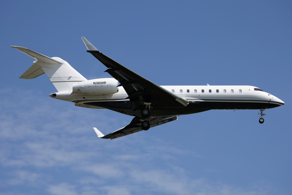 N360HP, private (Aircraft » EPWA Spotting » Bombardier BD-700 Global Express)