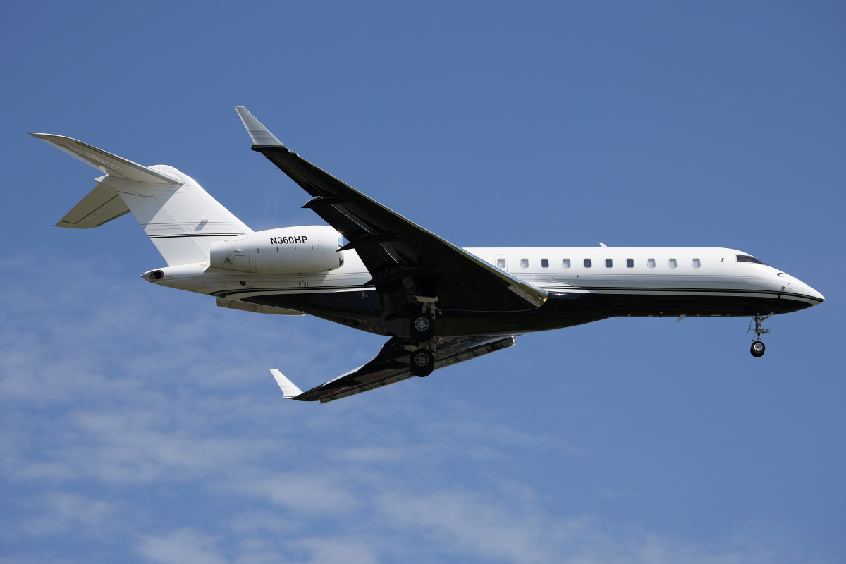 N360HP, prywatny (Samoloty » Spotting na EPWA » Bombardier BD-700 Global Express)