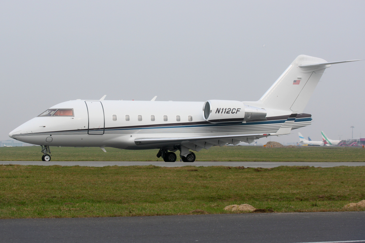 N112CF, private (Aircraft » EPWA Spotting » Bombardier CL-600 Challenger 60x » Challenger 604)