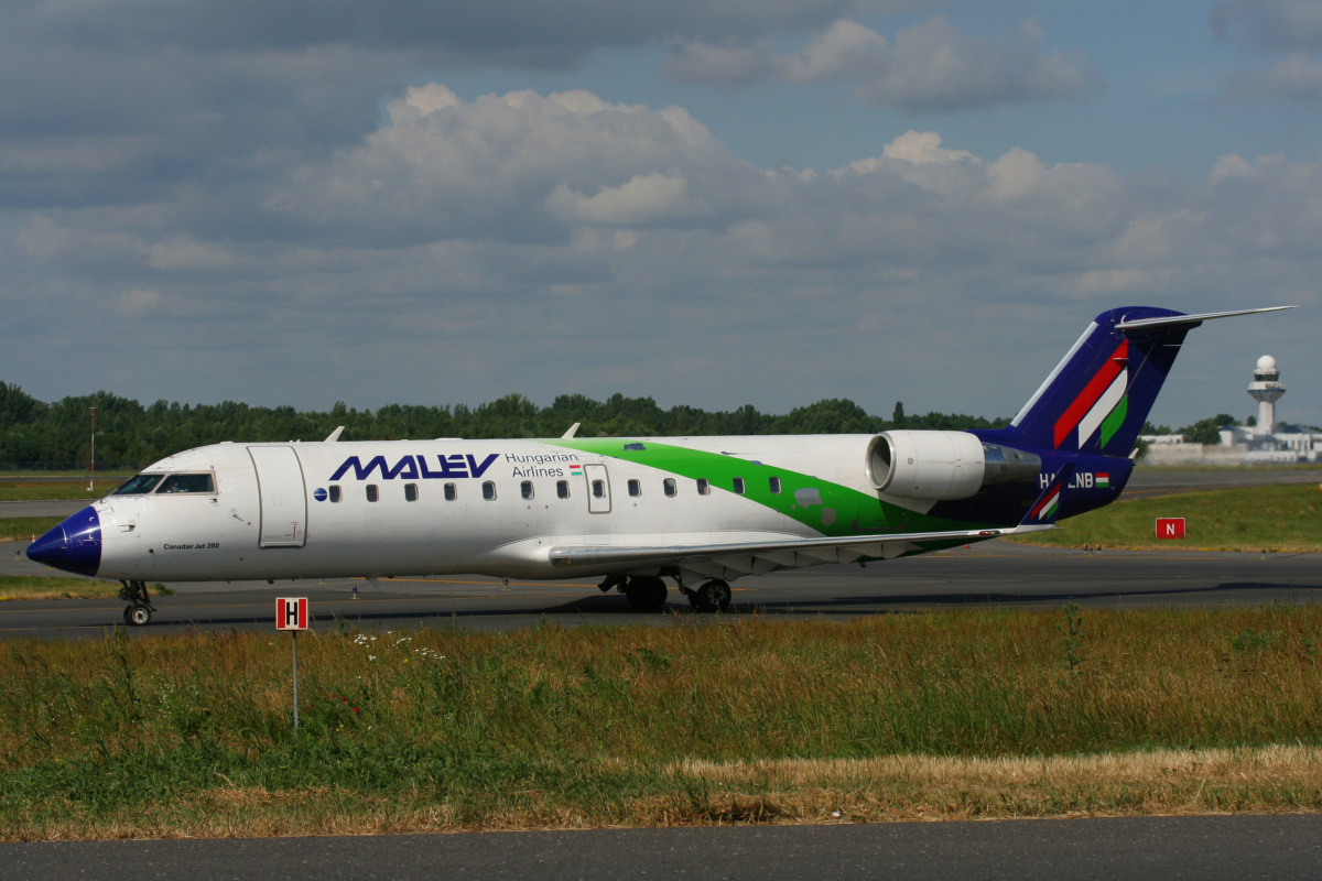 HA-LNB, Malév Hungarian Airlines (Aircraft » EPWA Spotting » Bombardier CL-600 Regional Jet » CRJ-200)