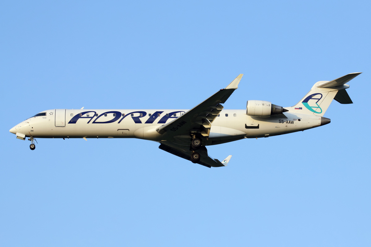 S5-AAW, Adria Airways