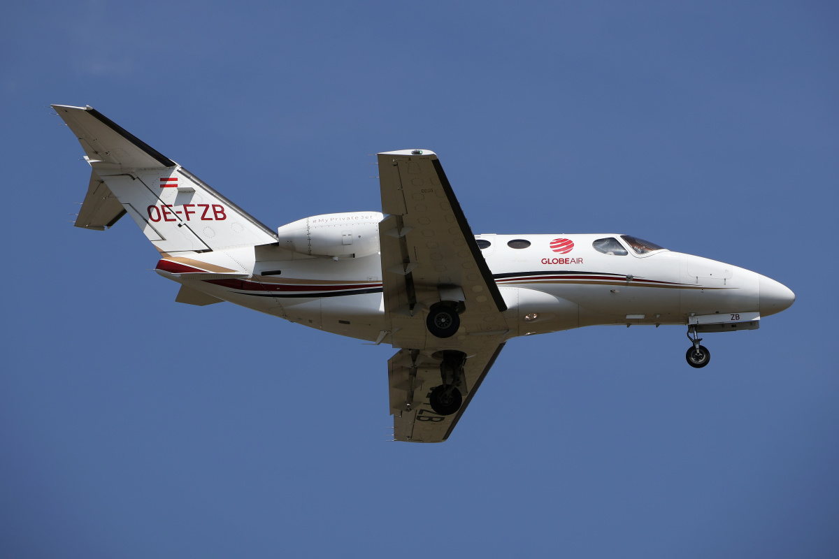 OE-FZB, GlobeAir (Samoloty » Spotting na EPWA » Cessna 510 Citation Mustang)