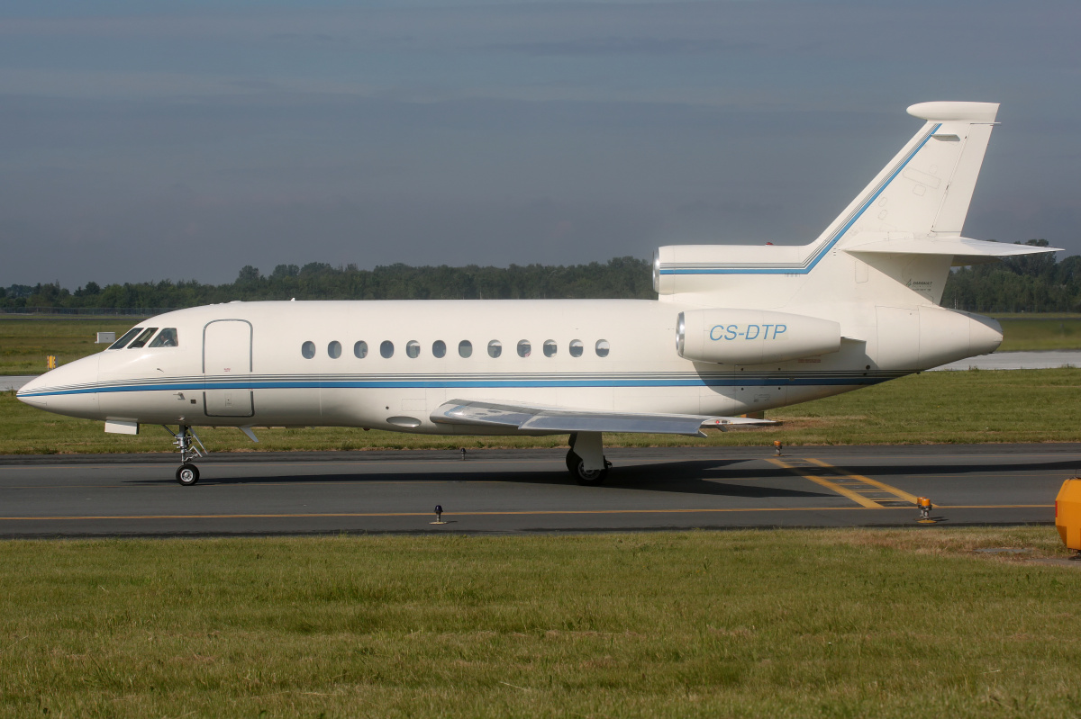 900B, CS-DTP, Omni Aviação e Tecnologia (Aircraft » EPWA Spotting » Dassault Falcon 900)