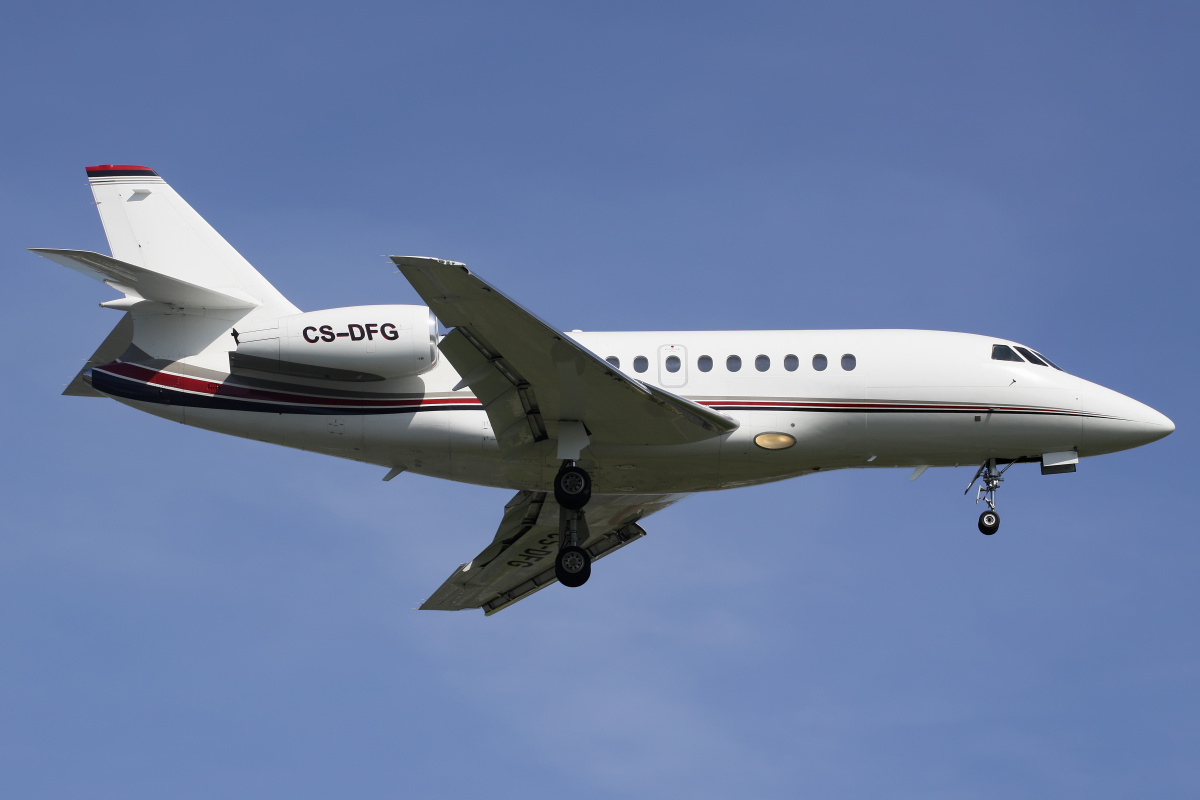 2000EX, CS-DFG, NetJets Europe (Aircraft » EPWA Spotting » Dassault Falcon 2000)