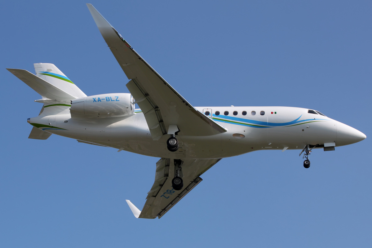 2000LX, XA-BLZ, prywatny (Samoloty » Spotting na EPWA » Dassault Falcon 2000)