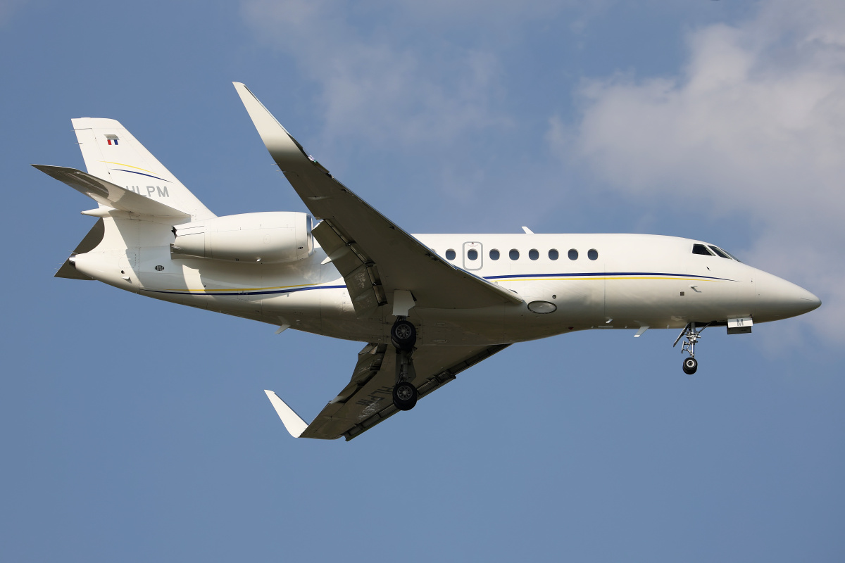 2000LXS, F-HLPM, Michelin Air Services (Aircraft » EPWA Spotting » Dassault Falcon 2000)