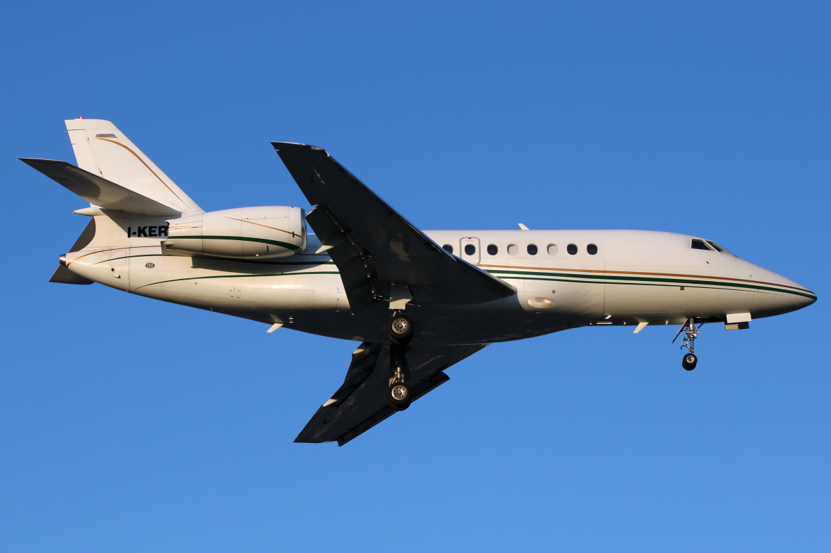 I-KERE, Leader (Aircraft » EPWA Spotting » Dassault Falcon 2000)