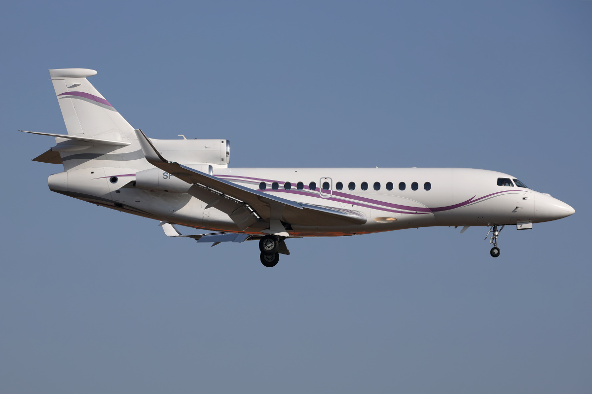 SP-AGA, AMC Aviation (Aircraft » EPWA Spotting » Dassault Falcon 7X)