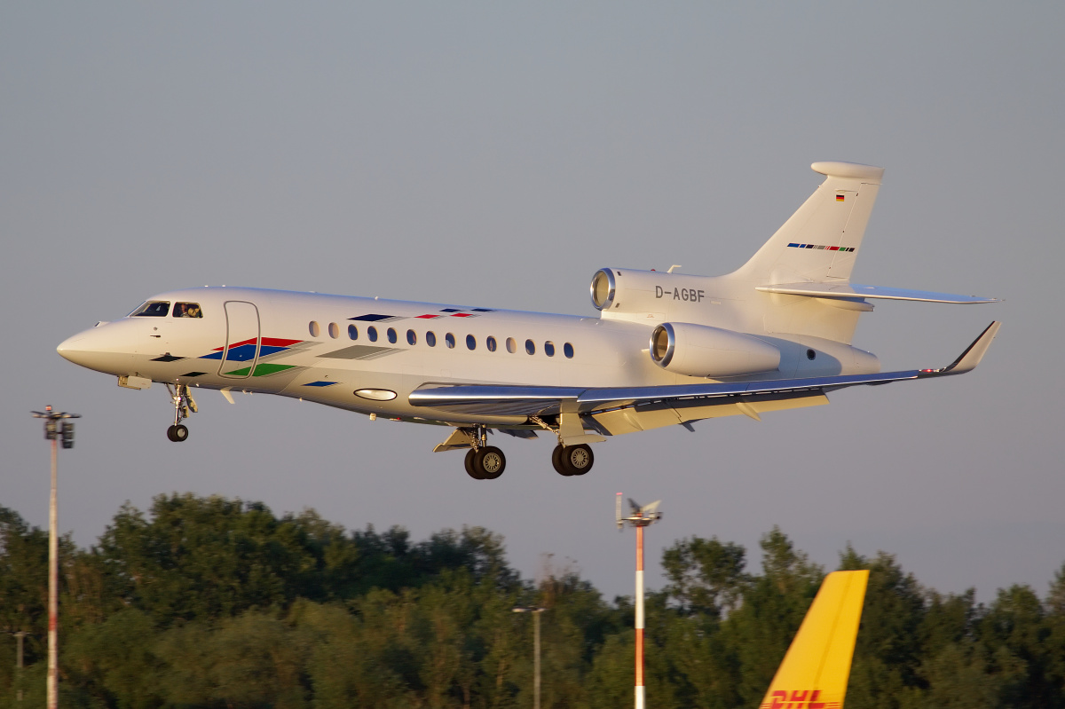 D-AGBF, VW Air Services (Samoloty » Spotting na EPWA » Dassault Falcon 7X)