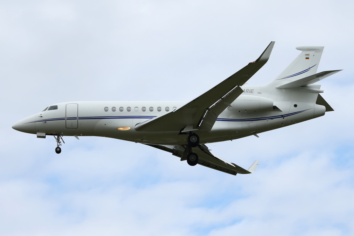 D-ARIE, Air Hamburg (Samoloty » Spotting na EPWA » Dassault Falcon 7X)