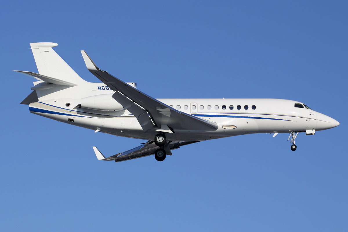 N685DC, private (Aircraft » EPWA Spotting » Dassault Falcon 7X)