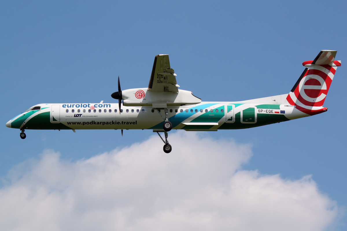 SP-EQE ("Podkarpackie" livery) (Aircraft » EPWA Spotting » De Havilland Canada DHC-8 Dash 8 » EuroLOT)