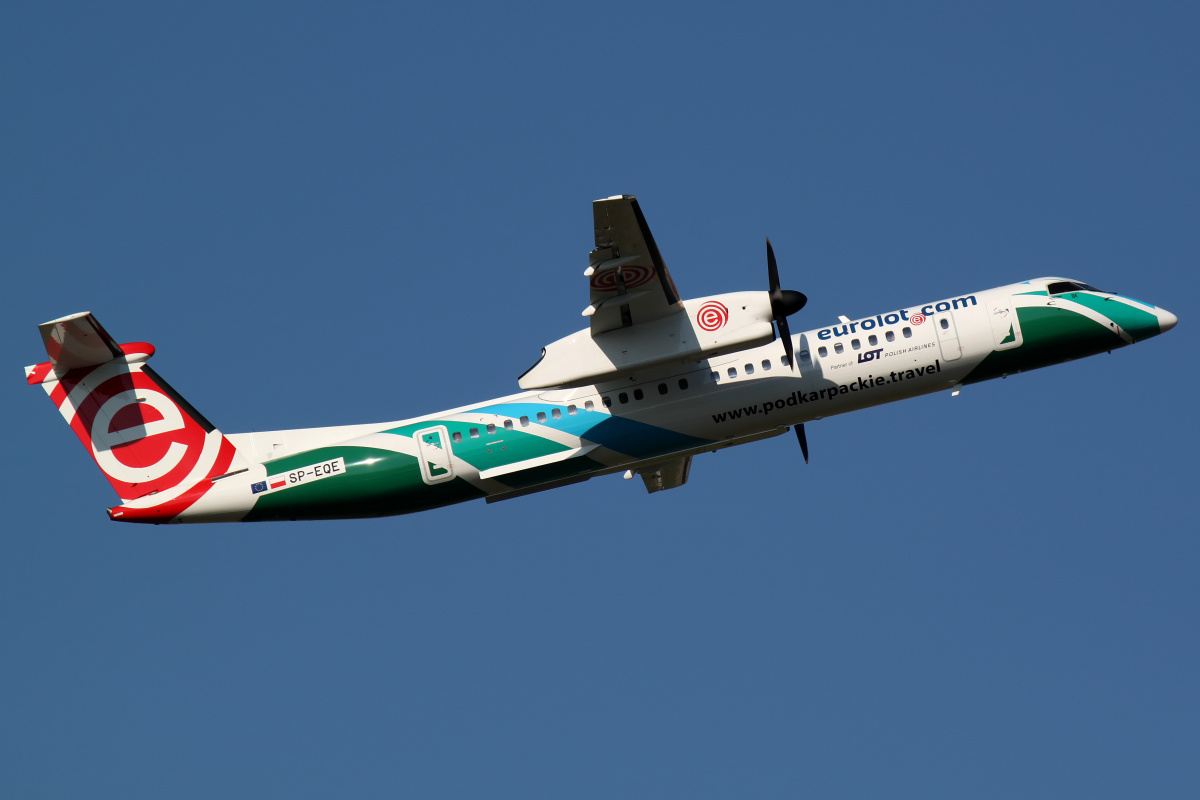 SP-EQE ("Podkarpackie" livery) (Aircraft » EPWA Spotting » De Havilland Canada DHC-8 Dash 8 » EuroLOT)