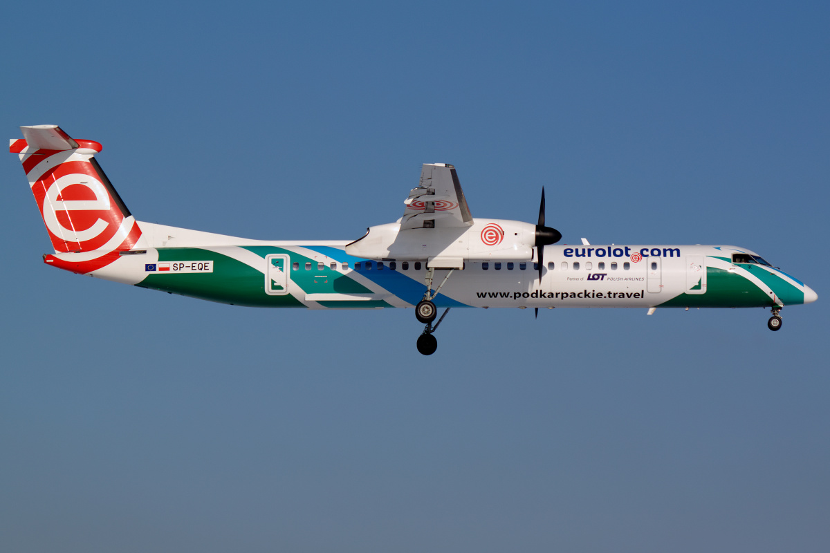 SP-EQE (Podkarpackie livery) (Aircraft » EPWA Spotting » De Havilland Canada DHC-8 Dash 8 » EuroLOT)