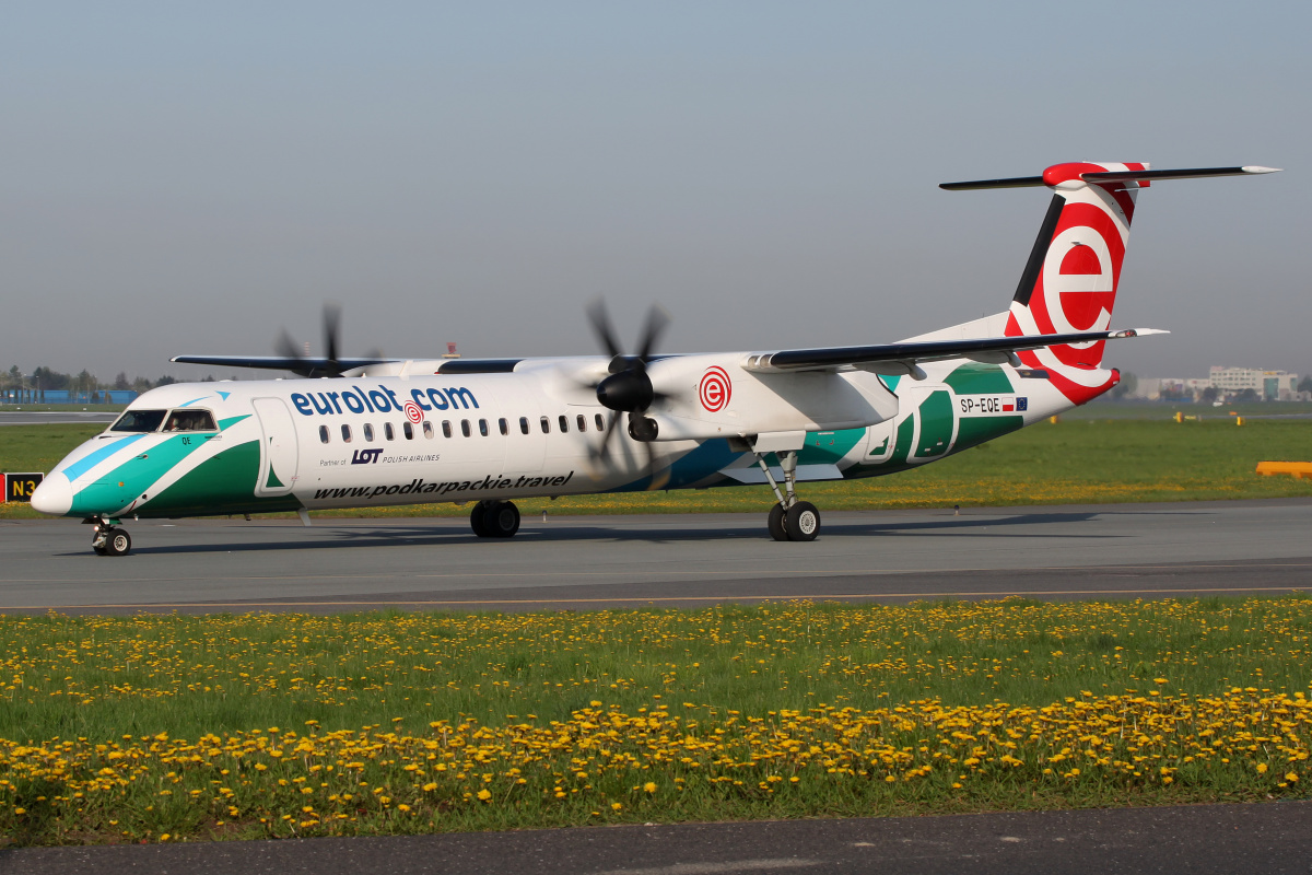 SP-EQE (Podkarpackie livery) (Aircraft » EPWA Spotting » De Havilland Canada DHC-8 Dash 8 » EuroLOT)