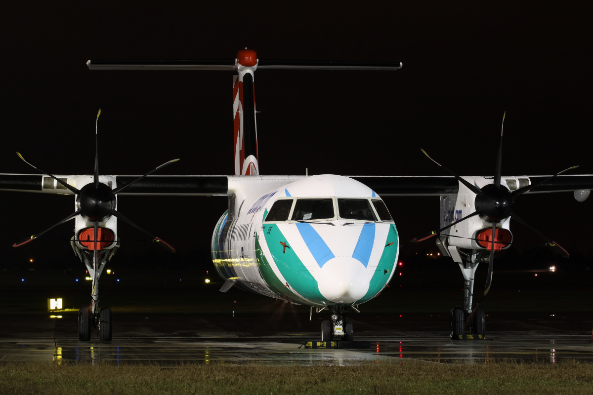 SP-EQE ("Podkarpackie" livery) (Aircraft » EPWA Spotting » De Havilland Canada DHC-8 Dash 8 » EuroLOT)