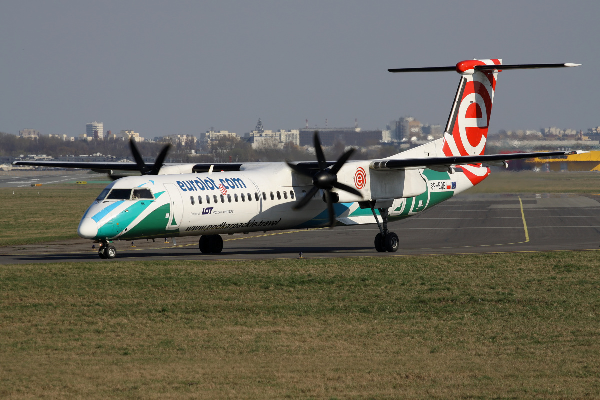 SP-EQE (Podkarpackie livery) (Aircraft » EPWA Spotting » De Havilland Canada DHC-8 Dash 8 » EuroLOT)