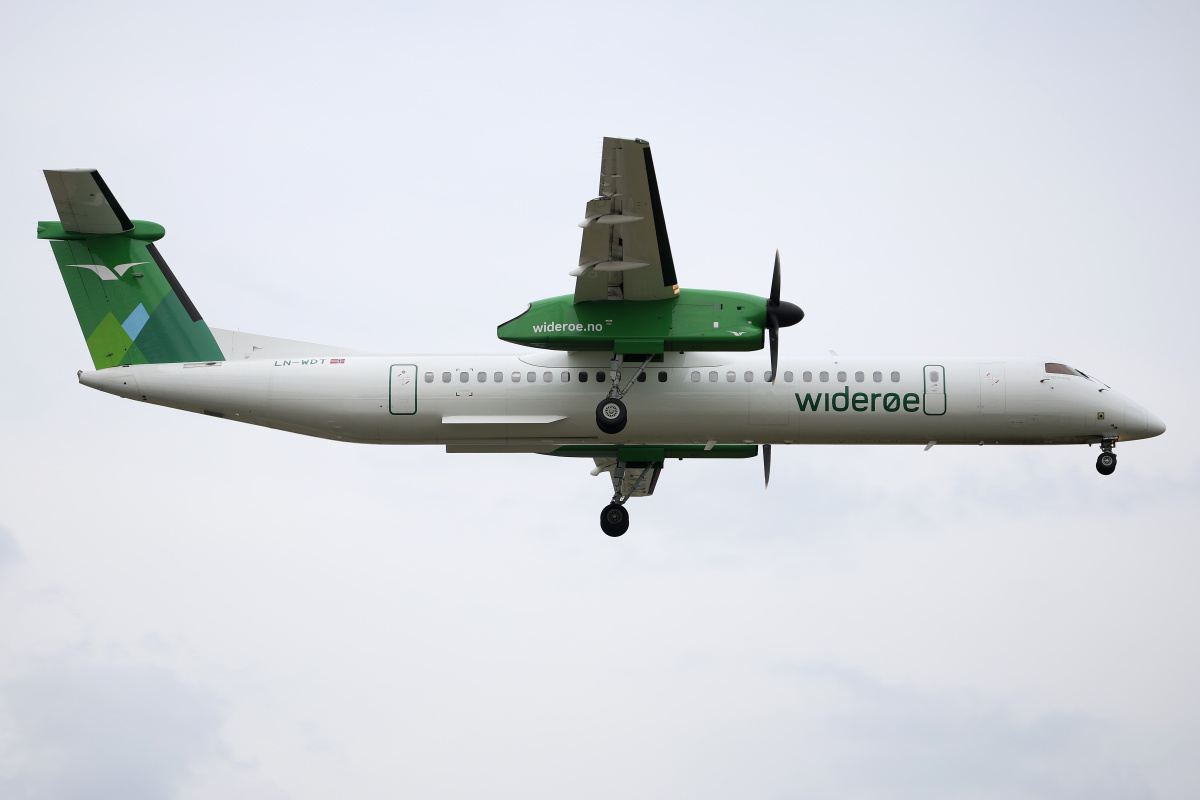 LN-WDT, Widerøe (Aircraft » EPWA Spotting » De Havilland Canada DHC-8 Dash 8)