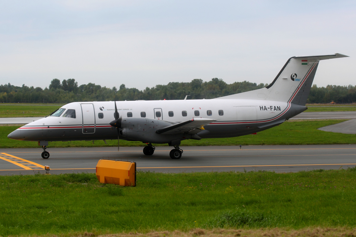 HA-FAN, Budapest Aircraft Service (Samoloty » Spotting na EPWA » Embraer EMB-120 Brasilia)