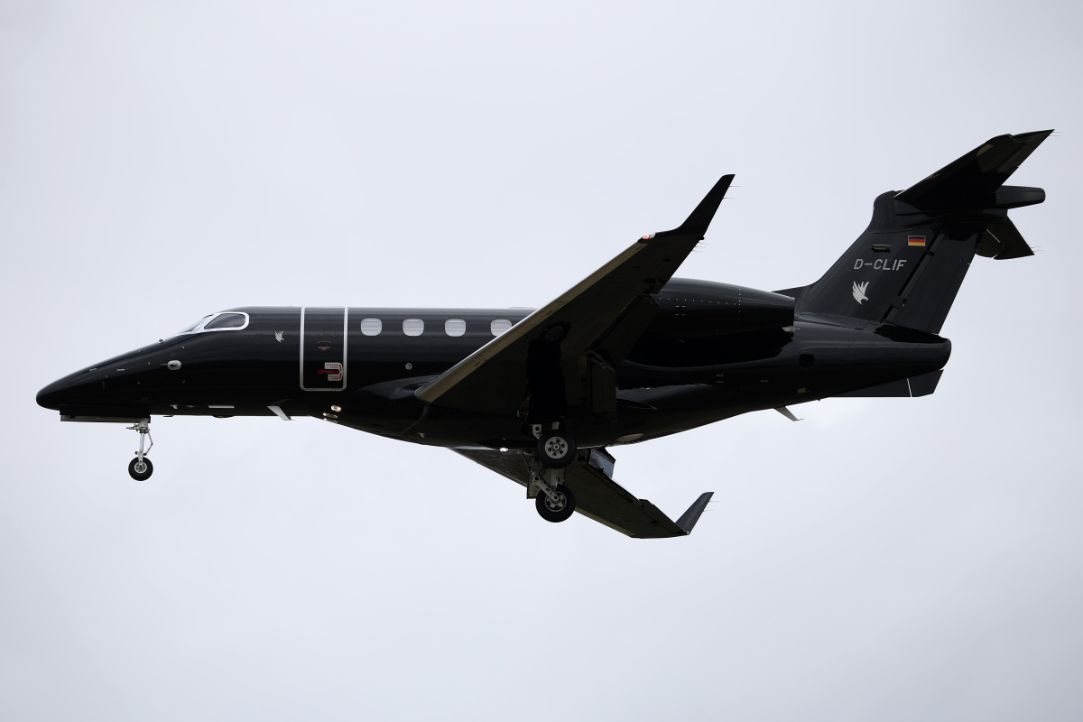 300E, D-CLIF, Spree Flug Luftfahrt (Samoloty » Spotting na EPWA » Embraer EMB-505 Phenom 300)