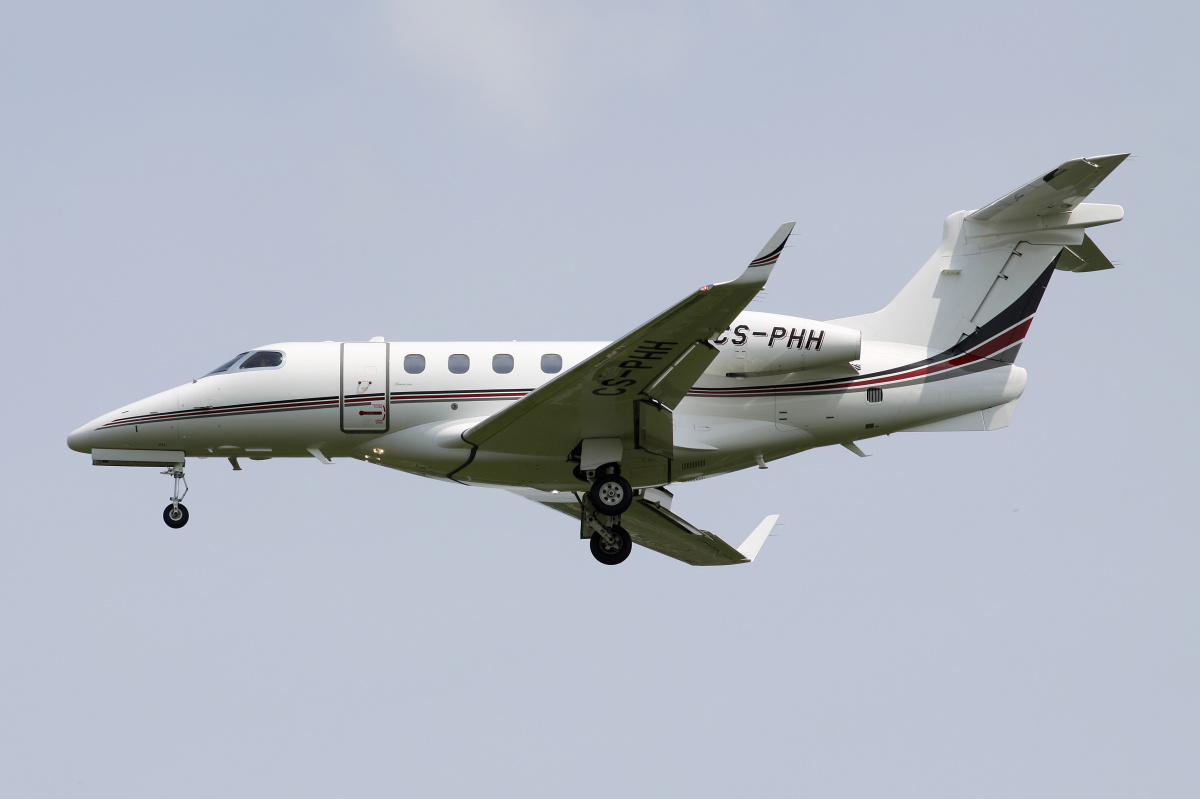 CS-PHH, NetJets Europe (Samoloty » Spotting na EPWA » Embraer EMB-505 Phenom 300)