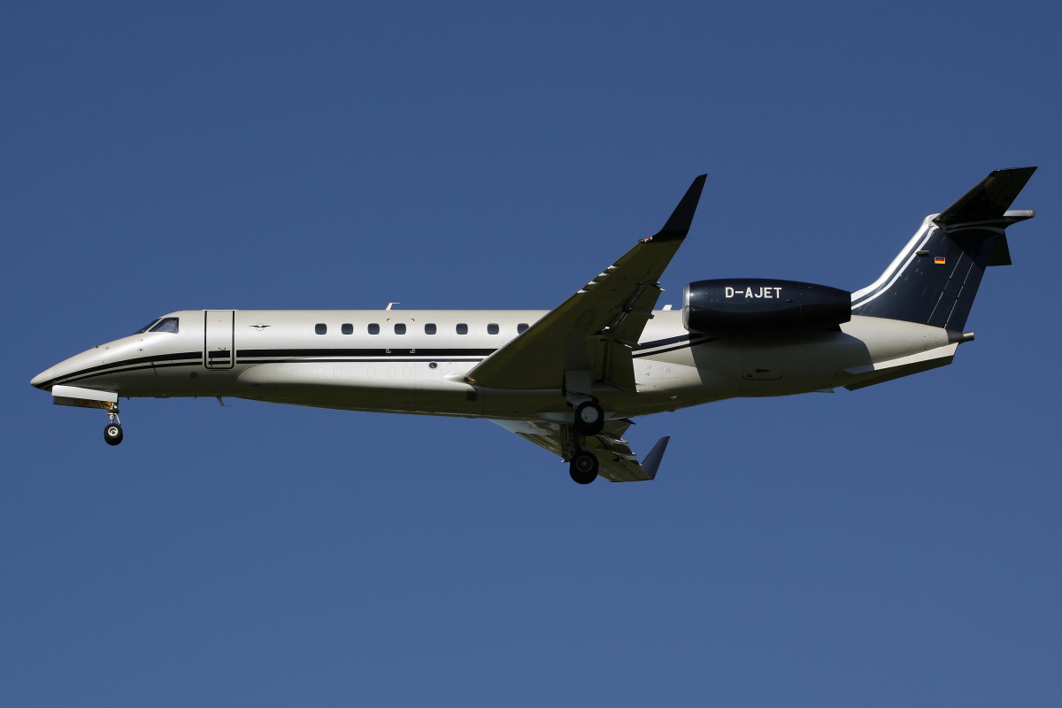 650, D-AJET, Air Hamburg (Samoloty » Spotting na EPWA » Embraer ERJ-135BJ Legacy 600)