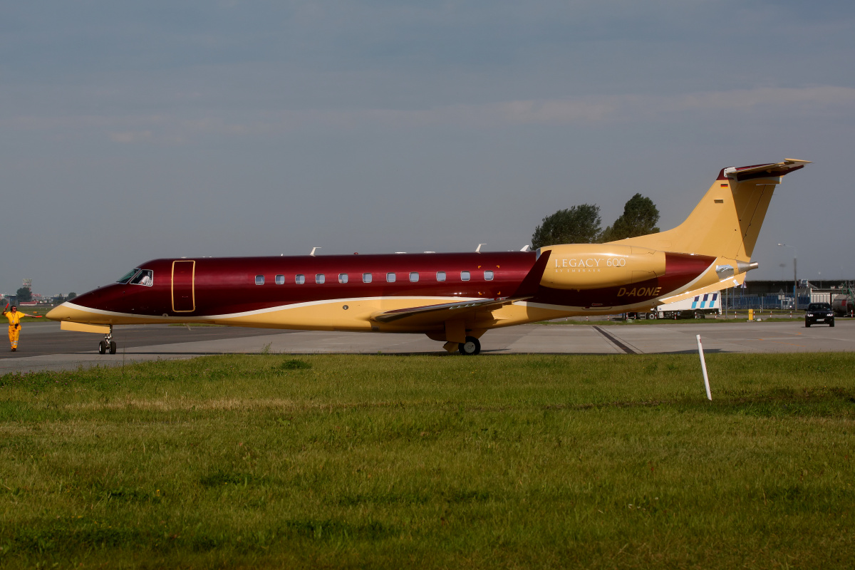 D-AONE, PrivateJet International (Samoloty » Spotting na EPWA » Embraer ERJ-135BJ Legacy 600)