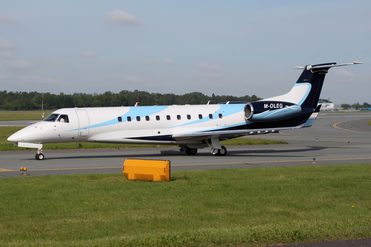 M-OLEG, Hermitage Air (Aircraft » EPWA Spotting » Embraer ERJ-135BJ Legacy 600)