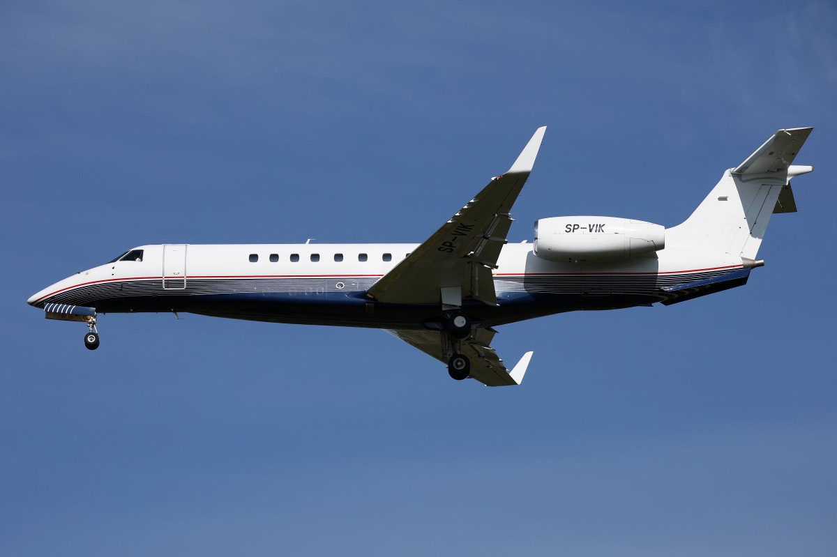 SP-VIK, Jet Story (Samoloty » Spotting na EPWA » Embraer ERJ-135BJ Legacy 600)